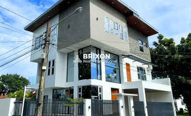 3-Storey Modern Dream House Near NLEX in Angeles City For Sale
