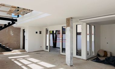 ✨En Venta  Exclusiva Casa de 3 Dormitorios  – Challuabamba | Vista · Estilo · Privacidad