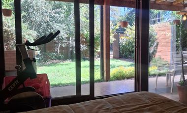 Barrio Los Conquistadores  casa ampliada 4 dormitorios, 2 terrazas , patio