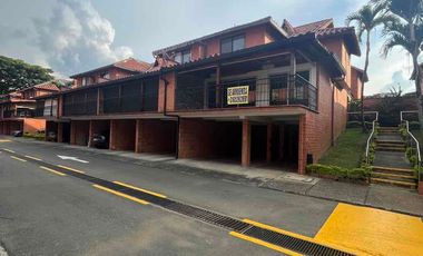 SE ARRIENDA BONITA CASA UNIDAD RESERVA DEL POLO CLUB II CIUDAD JARDÍN SUR DE CALI