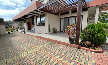 URB. TENIS CLUB CASA DE LUJO EN VENTA