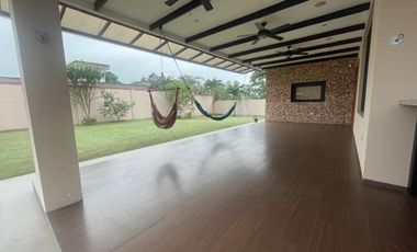 URB. TENIS CLUB CASA DE LUJO EN VENTA