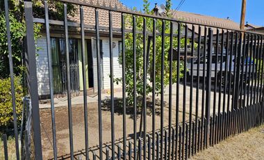 SE VENDE CASA AV. MARATHON , MACUL 3 DORMITORIOS , 2 BAÑOS , ESTACIONAMIENTO