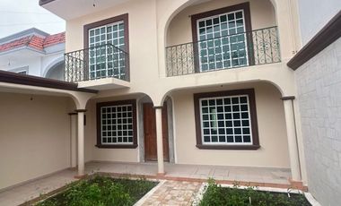 VENDO CASA A UNAS CUADRAS DE DIAZ MIRON Y DEL IMSS