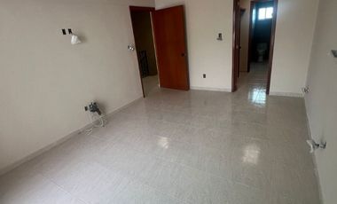 VENDO CASA A UNAS CUADRAS DE DIAZ MIRON Y DEL IMSS
