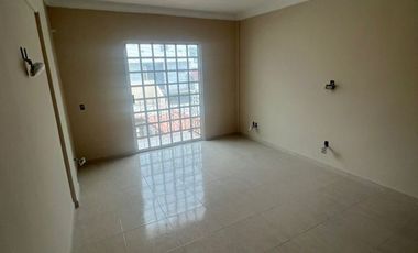 VENDO CASA A UNAS CUADRAS DE DIAZ MIRON Y DEL IMSS