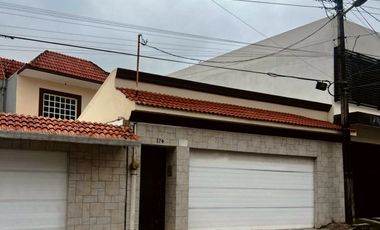 VENDO CASA A UNAS CUADRAS DE DIAZ MIRON Y DEL IMSS