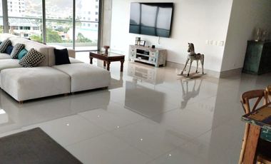 En Playa Salguero - En Arriendo -Apartamento 4 habitaciones 5 baños frente al mar