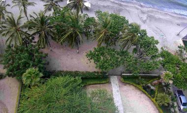 En Playa Salguero - En Arriendo -Apartamento 4 habitaciones 5 baños frente al mar