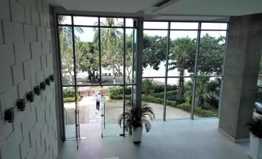 En Playa Salguero - En Arriendo -Apartamento 4 habitaciones 5 baños frente al mar