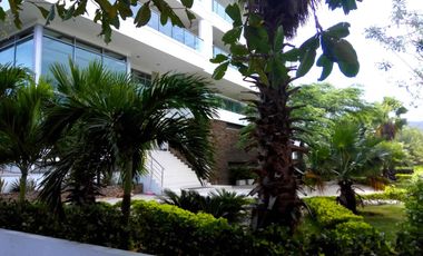 En Playa Salguero - En Arriendo -Apartamento 4 habitaciones 5 baños frente al mar