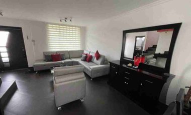 CASA CON TERRAZA DE VENTA EN CONOCOTO VALLE DE LOS CHILLOS