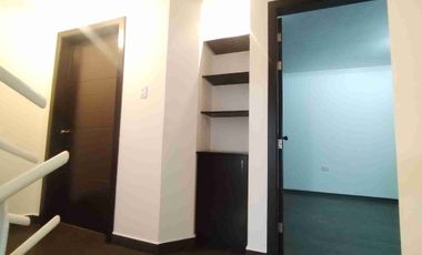 CASA CON TERRAZA DE VENTA EN CONOCOTO VALLE DE LOS CHILLOS