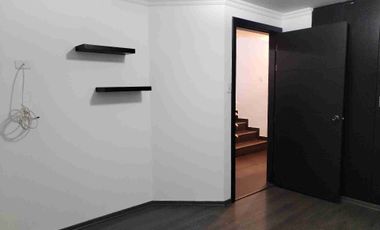 CASA CON TERRAZA DE VENTA EN CONOCOTO VALLE DE LOS CHILLOS