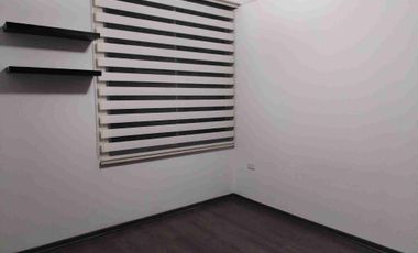 CASA CON TERRAZA DE VENTA EN CONOCOTO VALLE DE LOS CHILLOS