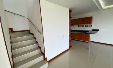 Amplio Apartamento Duplex de 3 Alcobas