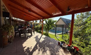 Se Vende Amplia y Luminosa Casa 3D/2B con Piscina en Condominio en Alto Macul