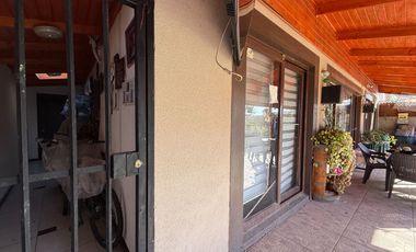 Se Vende Amplia y Luminosa Casa 3D/2B con Piscina en Condominio en Alto Macul