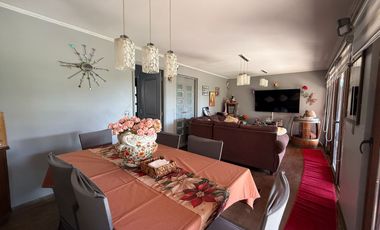 Se Vende Amplia y Luminosa Casa 3D/2B con Piscina en Condominio en Alto Macul