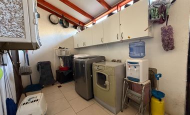 Se Vende Amplia y Luminosa Casa 3D/2B con Piscina en Condominio en Alto Macul