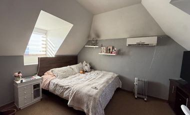 Se Vende Amplia y Luminosa Casa 3D/2B con Piscina en Condominio en Alto Macul