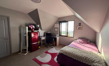 Se Vende Amplia y Luminosa Casa 3D/2B con Piscina en Condominio en Alto Macul