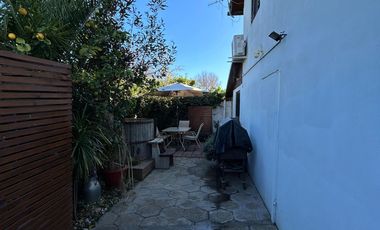 Casa dos pisos condominio Cerrado en venta en La Florida – Av. Perú