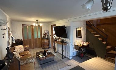 Casa dos pisos condominio Cerrado en venta en La Florida – Av. Perú