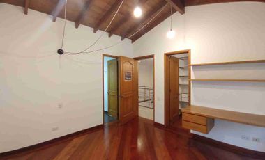 Casa en venta en Envigado, sector Benedictinos