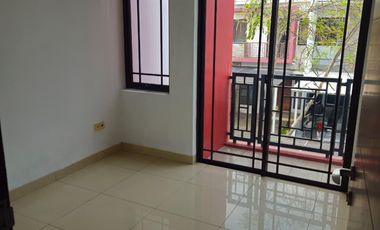 Disewa Rumah 2 Lantai Siap Huni Green Lake City Cluster Asia Bagus Sudah Ada AC 2 Bagus