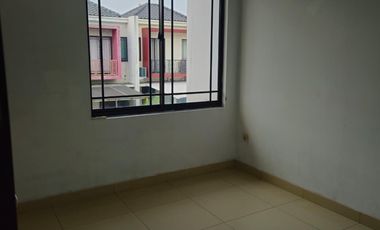 Disewa Rumah 2 Lantai Siap Huni Green Lake City Cluster Asia Bagus Sudah Ada AC 2 Bagus