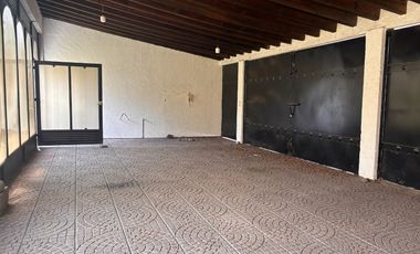 Terreno con Jardín y Uso de Suelo MIXTO sobre Avenida (col. Residencial los Virreyes)