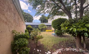 Terreno con Jardín y Uso de Suelo MIXTO sobre Avenida (col. Residencial los Virreyes)