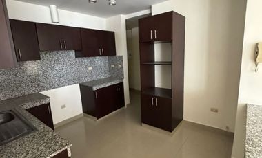 Departamento en Alquiler en la Garzota, 3 Habitaciones, 2 Baños, Planta Baja, Patio, Garaje,  Norte de Guayaquil.