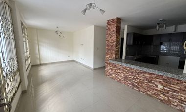 Departamento en Alquiler en la Garzota, 3 Habitaciones, 2 Baños, Planta Baja, Patio, Garaje,  Norte de Guayaquil.