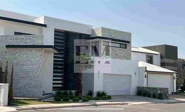 RESIDENCIA DE LUJO AMUEBLADA EN RENTA