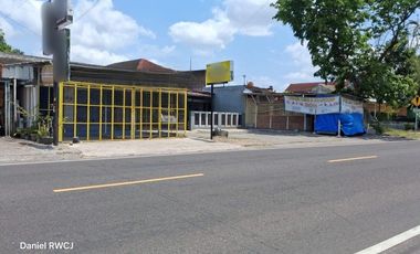Ruang Usaha Strategis di Jalan Bantul, Yogyakarta
