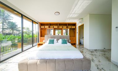 Freehold - Ubud Hideaway Rooftop Garden Villa with Stunning Mount Agung Views, Bali