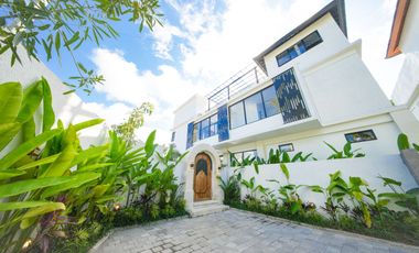 Freehold - Ubud Hideaway Rooftop Garden Villa with Stunning Mount Agung Views, Bali