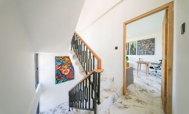 Freehold - Ubud Hideaway Rooftop Garden Villa with Stunning Mount Agung Views, Bali