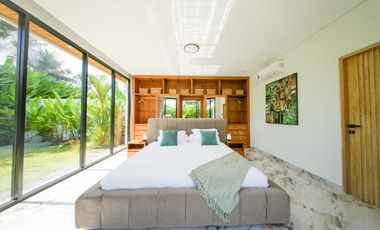 Freehold - Ubud Hideaway Rooftop Garden Villa with Stunning Mount Agung Views, Bali