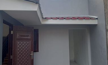 DISEWAKAN CEPAT RUMAH RAPI BAGUS POSISI HOEK DI CLUSTER PINEWOOD BANJAR WIJAYA