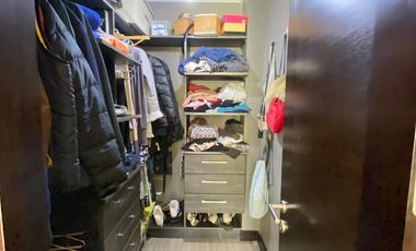 VENTA CASA MEDITERRÁNEA EN CONDOMINIO DE CHICUREO, 3D + 3B + PIEZA SERVICIO + TERRAZA + QUINCHO + PISCINA, AL LADO DEL COLEGIO SAN ANSELMO