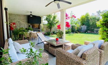 VENTA CASA MEDITERRÁNEA EN CONDOMINIO DE CHICUREO, 3D + 3B + PIEZA SERVICIO + TERRAZA + QUINCHO + PISCINA, AL LADO DEL COLEGIO SAN ANSELMO