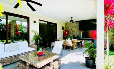 VENTA CASA MEDITERRÁNEA EN CONDOMINIO DE CHICUREO, 3D + 3B + PIEZA SERVICIO + TERRAZA + QUINCHO + PISCINA, AL LADO DEL COLEGIO SAN ANSELMO