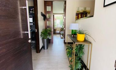 VENTA CASA MEDITERRÁNEA EN CONDOMINIO DE CHICUREO, 3D + 3B + PIEZA SERVICIO + TERRAZA + QUINCHO + PISCINA, AL LADO DEL COLEGIO SAN ANSELMO