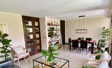 VENTA CASA MEDITERRÁNEA EN CONDOMINIO DE CHICUREO, 3D + 3B + PIEZA SERVICIO + TERRAZA + QUINCHO + PISCINA, AL LADO DEL COLEGIO SAN ANSELMO