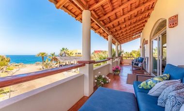 Oceanfront House in Cerritos Beach