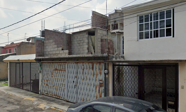 CASA EN VENTA EN BOSQUES DE HACIENDA CUAUTITLAN IZCALLI DE REMATE