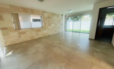 Casa en renta – Fraccionamiento El Manantial (mantenimiento incluido)